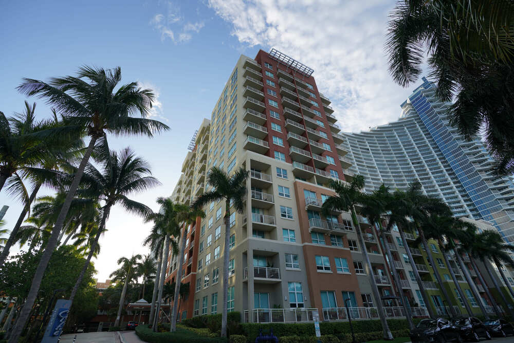 Cite on the Bay East condo photo 3